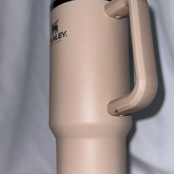 Stanley Quencher H2.0 FlowState Stainless Steel Vacuum Insulated Tumbler in Tan - Picture 3 of 6